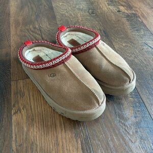 UGG Tazz Platforms Little Kid in Chestnut